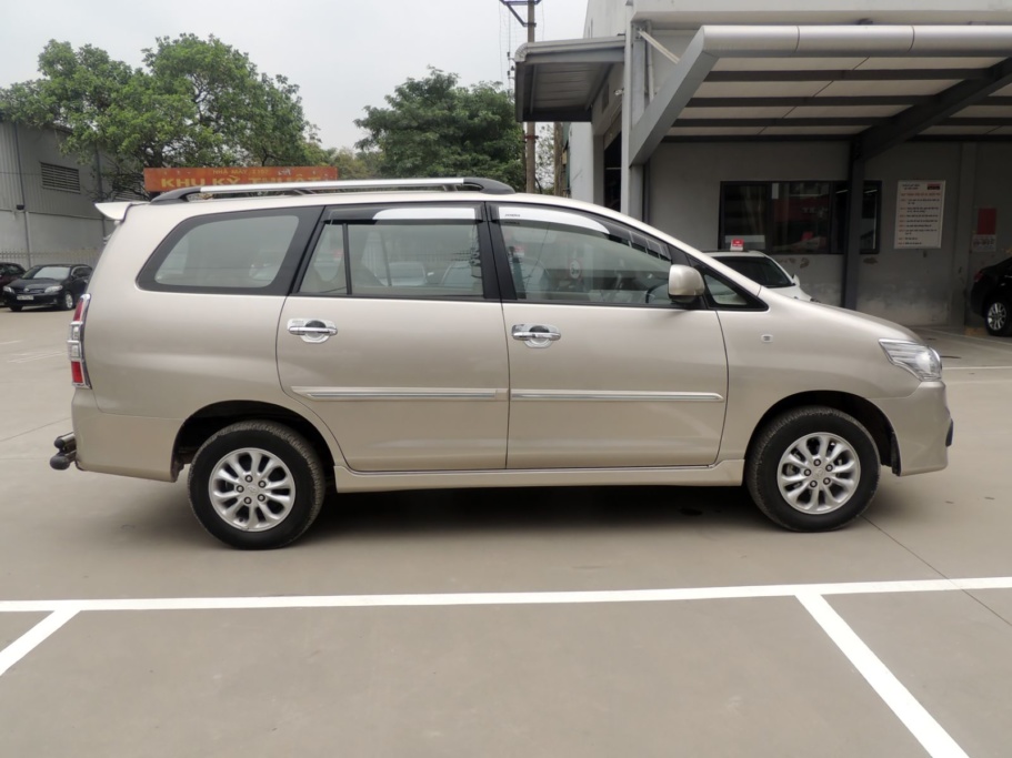 toyota-innova-1