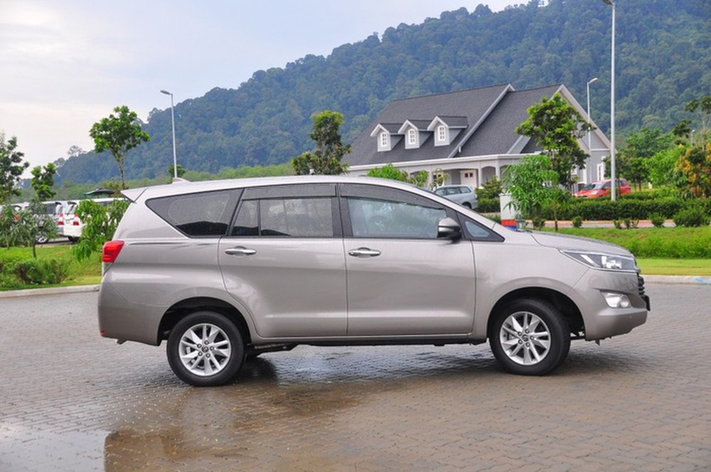 toyota-innova-2