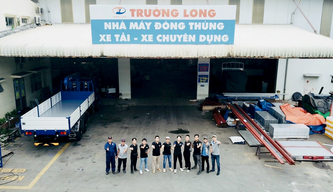 nhà máy đóng thùng xe tải và xe chuyên dùng trường long chất xe