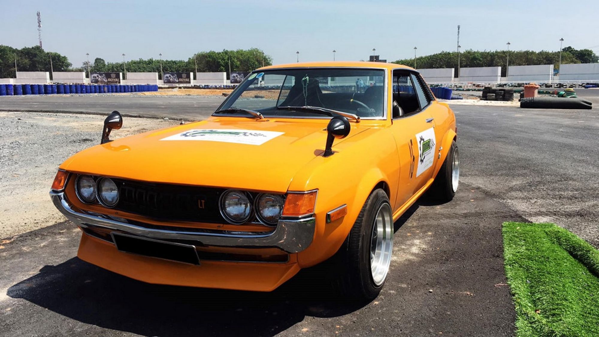 Bắt gặp Toyota Celica 1972 hàng hiếm dạo phố Sài Gòn